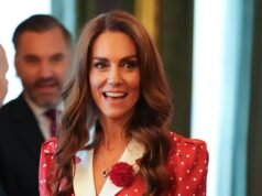 Kate sorride con Davina McCall mentre lei e Charles ringraziano gli inglesi che guidano la battaglia della nazione contro il cancro dopo la loro stessa diagnosi
