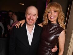 L’attore di EastEnders e The Crown Forbes Masson annuncia di essersi separato dalla moglie, star di X Factor, dopo 25 anni di matrimonio