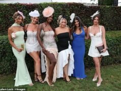 Hanno quella sensazione del venerdì! Gli affascinanti festaioli dell’Epsom Derby si vestono per stupire con abiti che sfiorano le cosce e scollature profonde mentre danno il via al fine settimana del Ladies Day