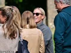 La famiglia mista di Peter Phillips e Harriet Sperling arriva alla chiesa di Cotswolds con Zara Phillips per la prova generale dell’abito del matrimonio reale