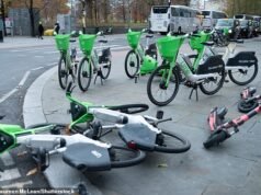 Il consiglio di Londra gestito dai liberaldemocratici è accusato di “un approccio a due livelli alle uguaglianze” dopo aver affermato che le e-bike aiuterebbero le donne a “mantenere un bell’aspetto”