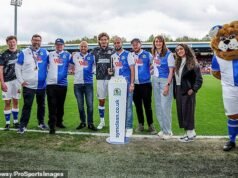“Ho paura di pensare dove sarei senza”: la pluripremiata squadra di calcetto dei papà di Blackburn che aiuta i padri in lutto a guarire attraverso il calcio