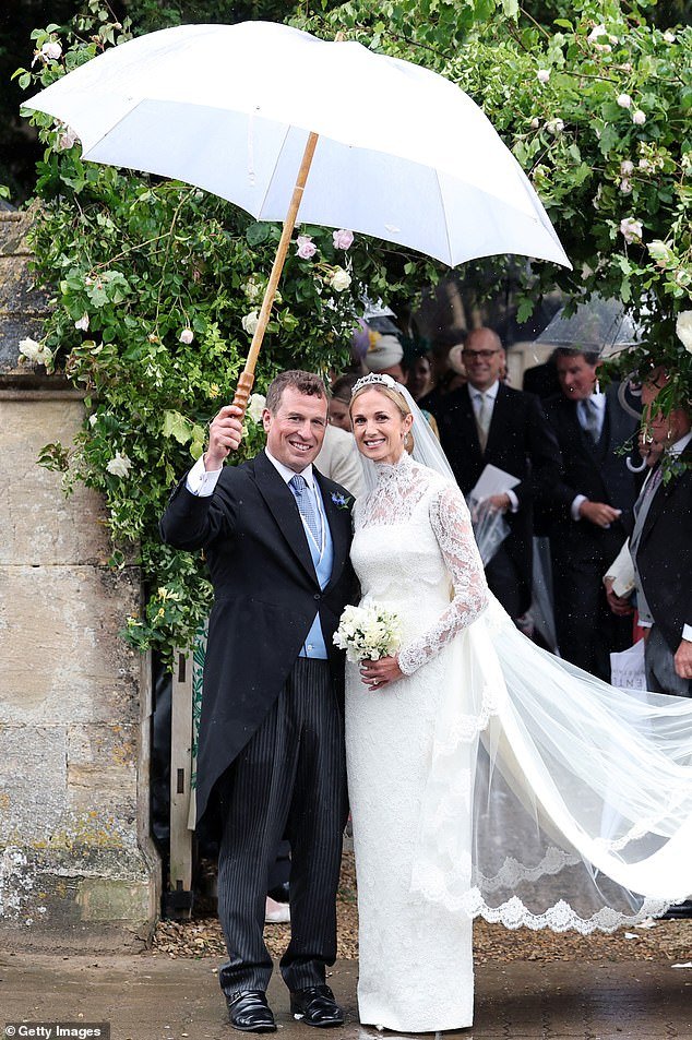 109173415-15880149-No_raining_on_their_parade_The_newlyweds_looked_delighted_after_-a-34_1780791087230.jpg