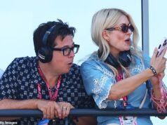 Holly Willoughby mette in scena uno spettacolo animato mentre si unisce al suo amico Michael McIntyre al Gran Premio di Monaco