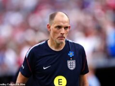 Il tecnico dell’Inghilterra Thomas Tuchel è scontento della prestazione della sua squadra nel primo tempo e critica i giocatori per non essersi attenuti al piano di gioco contro la Nuova Zelanda