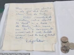 Una nota nella capsula del tempo sepolta dice al cercatore di sostenere il corridore dell’Epsom Derby “con un nome a tema Babbo Natale” – aiutandoli a vincere £ 2.500 dopo che la gara è stata vinta da un cavallo chiamato Christmas Day