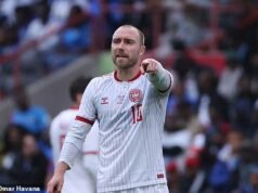 Christian Eriksen crolla di nuovo in campo per la Danimarca mentre i migliori auguri si riversano per il trequartista mentre l’amichevole con l’Ucraina viene abbandonata – quasi esattamente cinque anni dal suo arresto cardiaco a Euro 2020