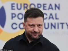 Zelenskyj avverte che “piccoli errori possono rompere grandi amicizie” mentre i consigli riformisti del Regno Unito rimuovono le bandiere ucraine dai municipi