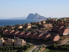 “Un uomo britannico viene ucciso nella sua casa spagnola dal fidanzato algerino in un attacco con martello e machete”