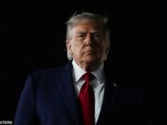 Trump afferma che l’Iran “dovrà pagare il prezzo” dopo aver “impiegato troppo tempo per negoziare un accordo” – e critica il regime per essere “tutto chiacchiere e nessuna azione”