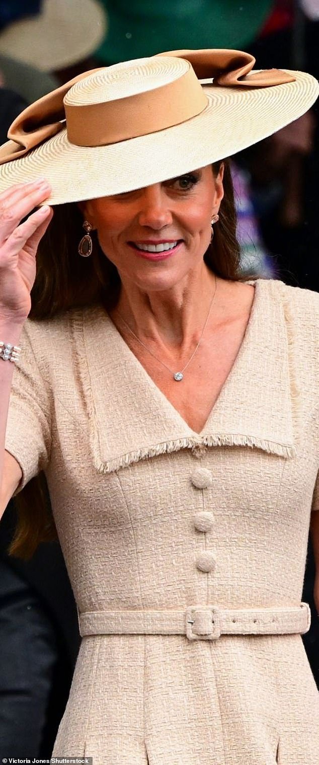 109235463-15886619-It_s_thought_that_Kate_and_Rupert_dated_during_their_student_day-a-61_1781029353113.jpg