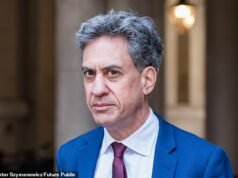 Starmer contro Miliband, secondo round: il Primo Ministro “taglia gli obiettivi dei veicoli elettrici” dopo che il Segretario Net Zero si è opposto ai tagli alla spesa per aiutare a finanziare la difesa