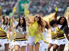 Shakira dà il via alla Coppa del Mondo con una cerimonia di apertura costellata di stelle mentre un torneo di successo prende il via nel caos in Messico