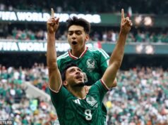 La febbre della Coppa del Mondo esplode in Messico: i co-organizzatori vincono la caotica partita d’esordio contro il Sud Africa con TRE cartellini rossi, mentre Raul Jimenez incide il suo nome nella ricca storia dell’Azteca con un gol emozionante