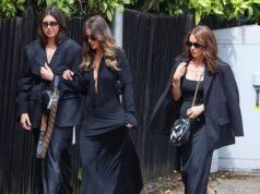 La star di Towie Chloe Lewis arriva al funerale dell’ex Jake Hall dopo la sua tragica morte all’età di 35 anni a Maiorca durante una festa in villa