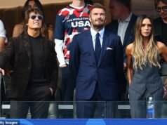 Tom Cruise incontra David Beckham e la moglie Victoria nei posti VIP durante la partita della Coppa del Mondo a Los Angeles… offrendo ai fan uno sguardo raro alla loro amicizia ventennale