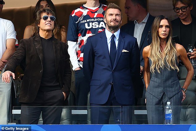 109321281-15896651-Tom_Cruise_63_was_spotted_hanging_with_close_pals_David_Beckham_-m-37_1781314323891.jpg