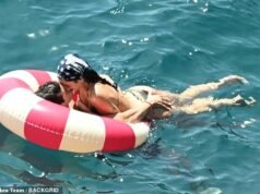 Dua Lipa in bikini e il nuovo marito Callum Turner non riescono a togliersi le mani di dosso mentre fanno le valigie sul PDA in foto piccanti durante la lussuosa luna di miele sulla Costiera Amalfitana