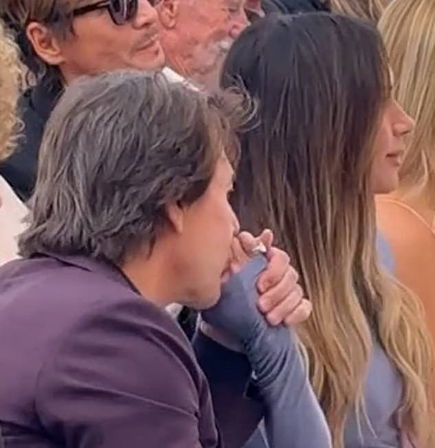 109340837-15898631-Victoria_Beckham_received_a_tender_kiss_from_her_long_time_pal_T-m-11_1781517076689.jpg