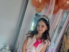L’uomo che ha trovato Aria Thorpe, una bambina di nove anni, accasciata sul pavimento dopo essere stata accoltellata, ha detto che il suo primo pensiero è stato che stesse “scherzando”, ha riferito la corte
