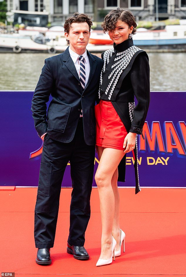 109410957-15907359-Zenday_a_was_showing_off_her_wedding_ring_on_the_red_carpet_on_W-m-19_1781698588010.jpg