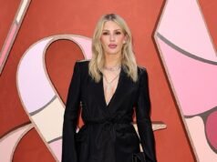 Ellie Goulding mostra la sua figura post-bambino in un abito nero con tette laterali mentre si unisce a Maya Jama e Zawe Ashton per celebrare il decimo anniversario del V&A Summer Party