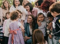 La principessa del Galles scrive un saggio personale sul bisogno di amore e di “autentica connessione umana” mentre i bambini combattono in un mondo sempre più digitale