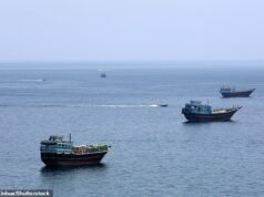 L’Iran avverte che sta chiudendo lo Stretto di Hormuz e minaccia tutte le navi che utilizzano la via navigabile