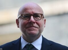 Lord Hermer resuscita l’accordo di “resa” delle Isole Chagos e dice ai parlamentari che il governo è “determinato” a vederlo firmato