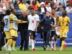 Jude Bellingham accusato di sfogo da X da parte dell’allenatore del Ghana Carlos Queiroz dopo una furiosa lite a metà tempo… mentre il lettore labiale rivela uno scambio sboccato tra l’ex assistente del Man United e Thomas Tuchel