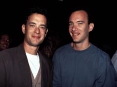 Il fratello sosia di Tom Hanks, Jim, rivela che dà la voce ANCHE a Woody mentre parla del ruolo che ha avuto per decenni in Toy Story