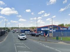 Una neonata viene trovata morta in una discarica di una zona industriale, mentre la polizia lancia la caccia urgente alla madre