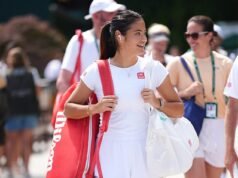 Emma Raducanu viene vista con la parte inferiore della gamba legata e termina PRESTO la sessione di allenamento… sollevando timori sulla sua forma fisica per Wimbledon