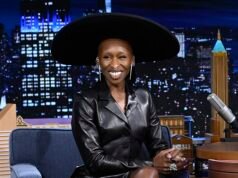Cynthia Erivo dice che le è stato detto di cantare lontano dalla vista mentre le attrici bianche sincronizzavano le labbra sul palco della Royal Academy of Dramatic Art
