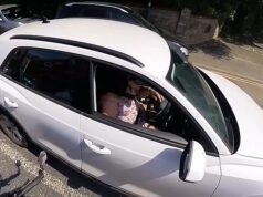 “Goditi i tuoi sei punti!” Momento di odio per gli automobilisti, il vigilante ciclistico “pseudo poliziotto” denuncia l’autista che controlla Instagram al volante