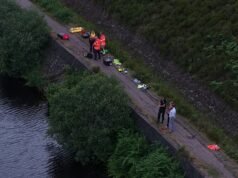 Il corpo del ragazzo, 15 anni, viene recuperato dall’acqua nel bacino idrico di Stalybridge dopo essersi trovato in difficoltà