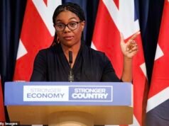 Kemi Badenoch afferma che il cancelliere Ed Miliband sarebbe un “disastro” per la Gran Bretagna – paragonandolo a un dittatore militare nigeriano in una brutale tirata energetica