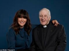 Anna Richardson rivela che suo padre, prete in pensione, è morto all’età di 85 anni dopo una battaglia contro la demenza mentre ricorda la sua “vita straordinaria” incontrando il Papa e la Regina Elisabetta