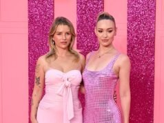Roxy Horner e Lottie Moss fanno girare la testa con glamour abiti rosa mentre guidano le star alla premiere londinese dello spin-off Legally Blonde di Amazon Prime, Elle