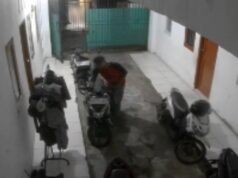 Confessione di Harto di aver rubato una moto appartenente a un membro di Kopassus a Cakung: ha agito 5 volte