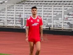 Mees Hilgers scompare dall’allenamento dell’FC Twente, I media olandesi rivelano che il difensore si diverte persino con gli appuntamenti