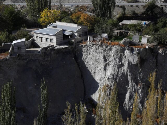 2023-11-22T230219Z_1656432470_RC2LP3AKWYKF_RTRMADP_3_CLIMATE-UN-PAKISTAN-GLACIERS-1700789520.jpg