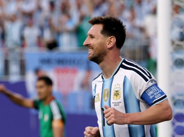 2026-06-17T011056Z_1297246956_UP1EM6H03A6TB_RTRMADP_3_SOCCER-WORLDCUP-ARG-DZA-1781812349.jpg