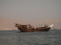 Gli Stati Uniti revocano parzialmente le sanzioni petrolifere all’Iran nel contesto di colloqui “incoraggianti”.