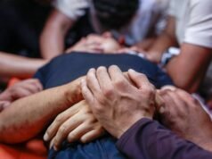Gli attacchi israeliani uccidono otto persone a Gaza e un adolescente in Cisgiordania