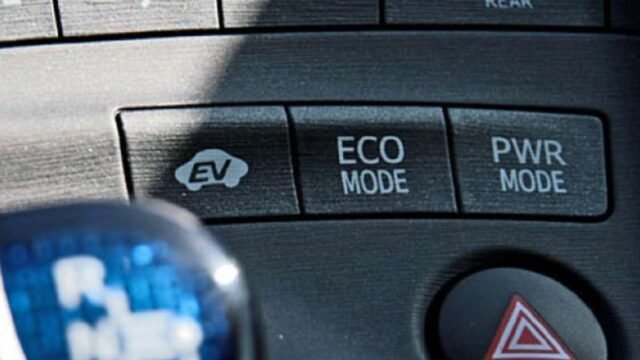5785abfd2f3fa-tombol-eco-mode-pada-toyota-prius_1265_711.jpeg