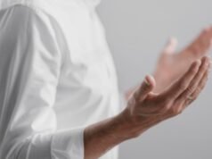 Quando commetti un errore, pratica immediatamente la preghiera di richiesta di perdono insegnata dal profeta Adam AS
