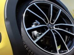 Molti non lo sanno, questo è il limite di velocità di sicurezza per gli pneumatici per auto standard di fabbrica