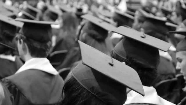 65278f28abbd2-ilustrasi-wisuda_1265_711.jpg
