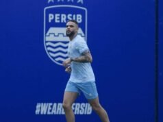 Giocando solo 9 partite al Persib, Layvin Kurzawa ha intascato 13 miliardi di IDR